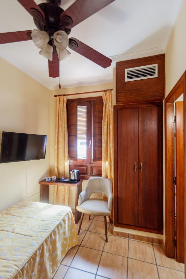 Hostal Loreto Дения Экстерьер фото